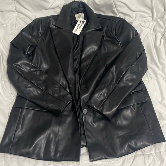 NWT Womens faux leather blazer - Picture 1 of 4